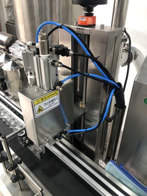 Servo automatico a testa singola pompa di 6000 bottiglie all'ora