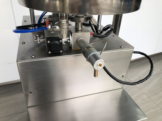 Automatica SUS304 Macchina di riempimento di lucido per labbra a testa singola Verticale