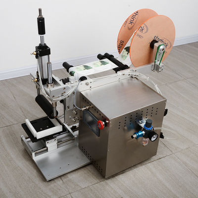 Macchina di etichettatura cosmetica semiautomatica per bottiglie piatte 750*500*550MM