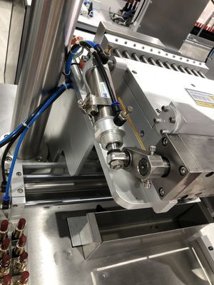SUS304 Macchina di riempimento con matita per sopracciglia 12 fori Doppio barile Macchina automatica di riempimento con rossetto