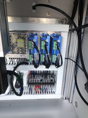 Linea di produzione di rossetti completamente automatica con testa singola, doppia canna, macchina di riempimento di rossetti ad alta velocità