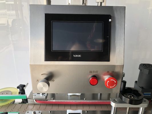 Molti tipi di bottiglie Servo Capping Machine Automatic Bottle Capper 20-50 Pcs / Min
