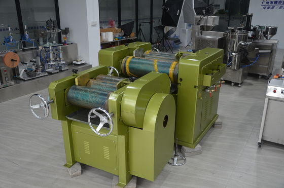 S150 Materiale per il rossetto verde Linea di produzione di rossetti a tre rulli tipo motore a corrente alternata