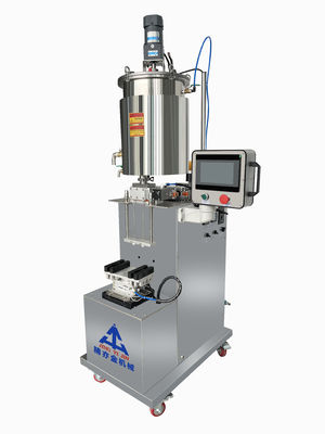 Macchina di riempimento semiautomatica con lucido labiale con due teste
