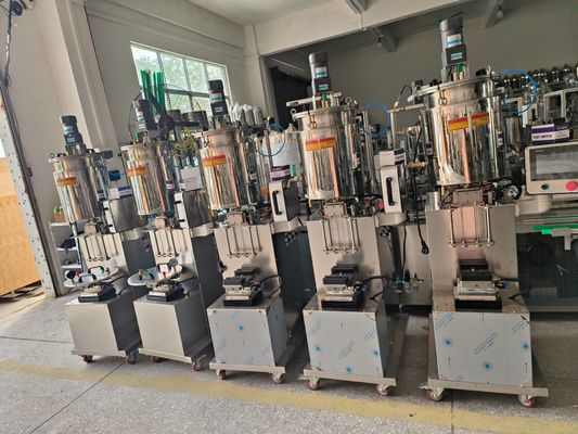 Macchina di riempimento semiautomatica di mascara e lucente per labbra verticale quantitativa con funzione di riscaldamento e miscelazione